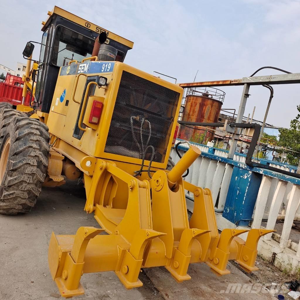 SEM 919 Motorgraders