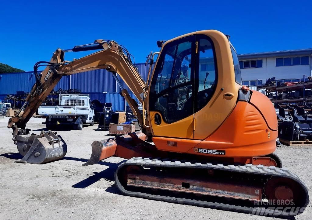 JCB 8085 Escavatori medi 7t - 12t
