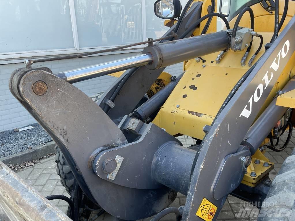 Volvo L 30 G     2018     CE Pale gommate