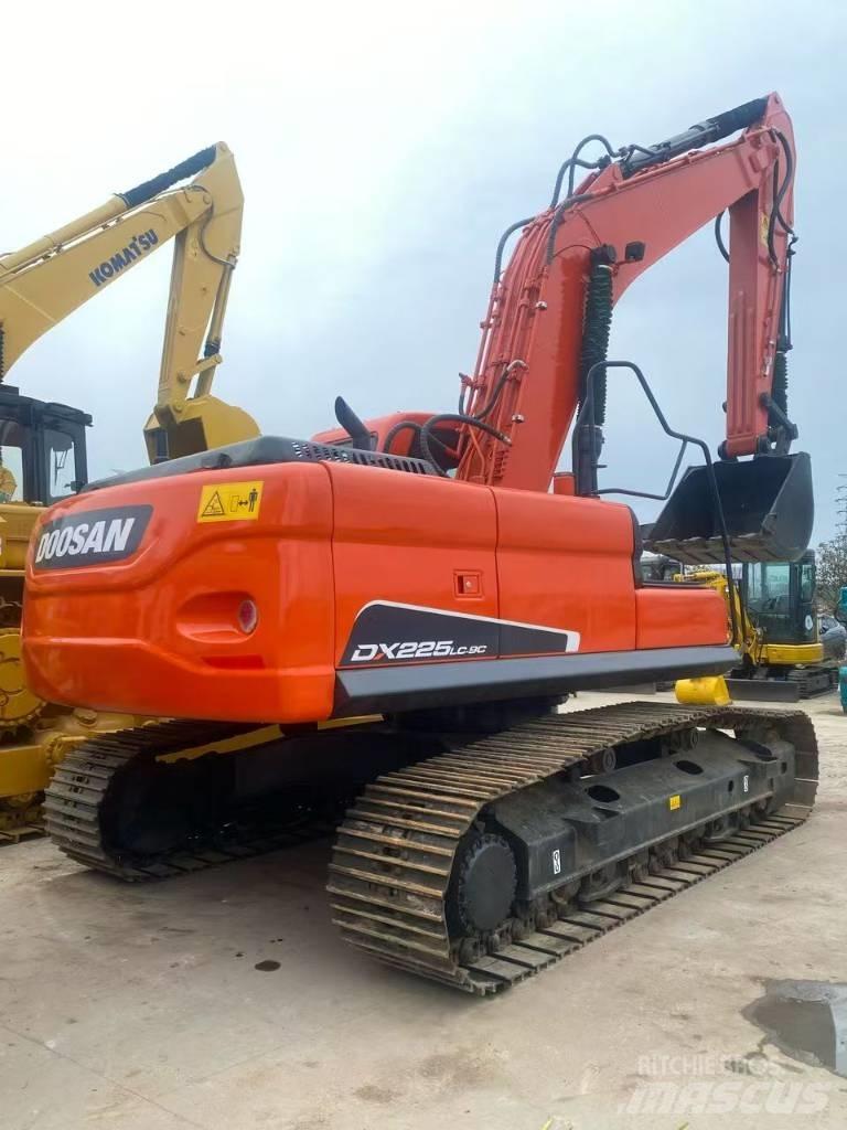 Doosan DX 225 LC Escavatori cingolati