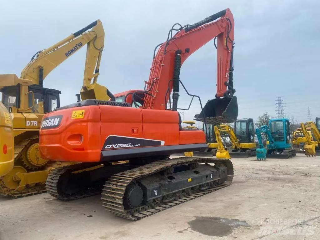 Doosan DX 225 LC Escavatori cingolati