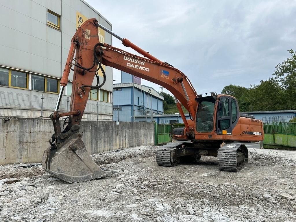 Doosan DX 255 LC Escavatori cingolati