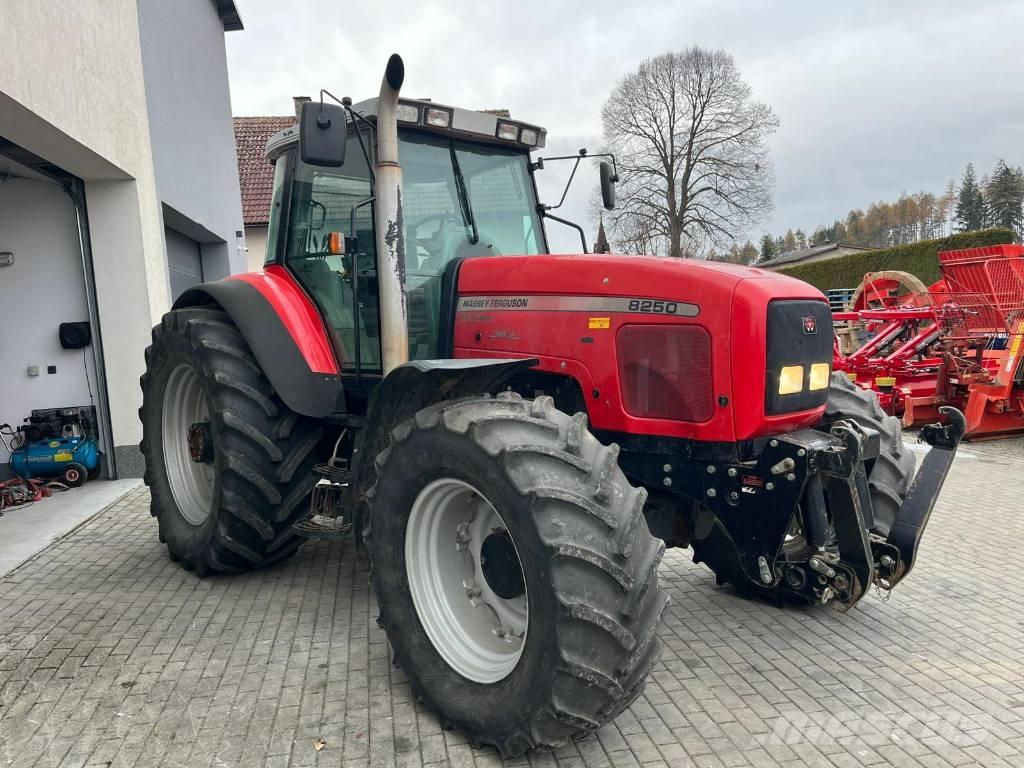 Massey Ferguson 8250 Trattori