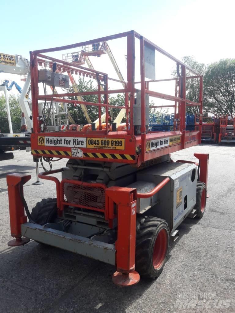 SkyJack SJ 6832 RT Piattaforme a pantografo