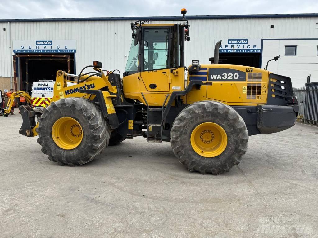 Komatsu WA320-5 Pale gommate