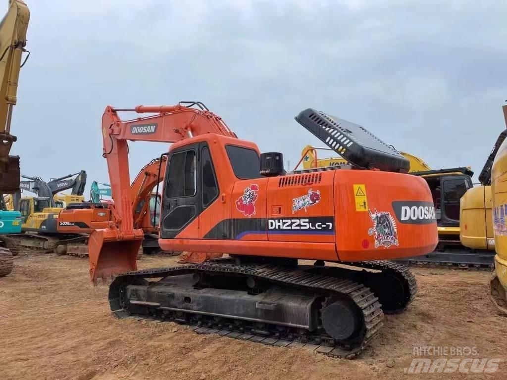 Doosan 225-7 Escavatori cingolati