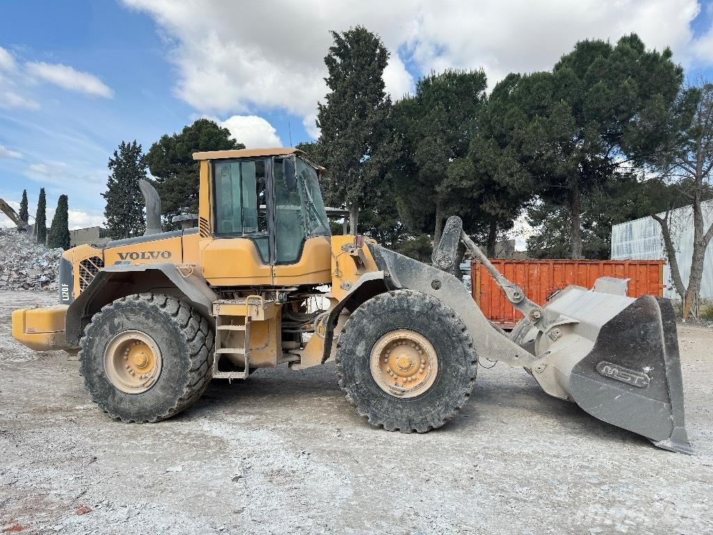 Volvo L 120 F Pale gommate