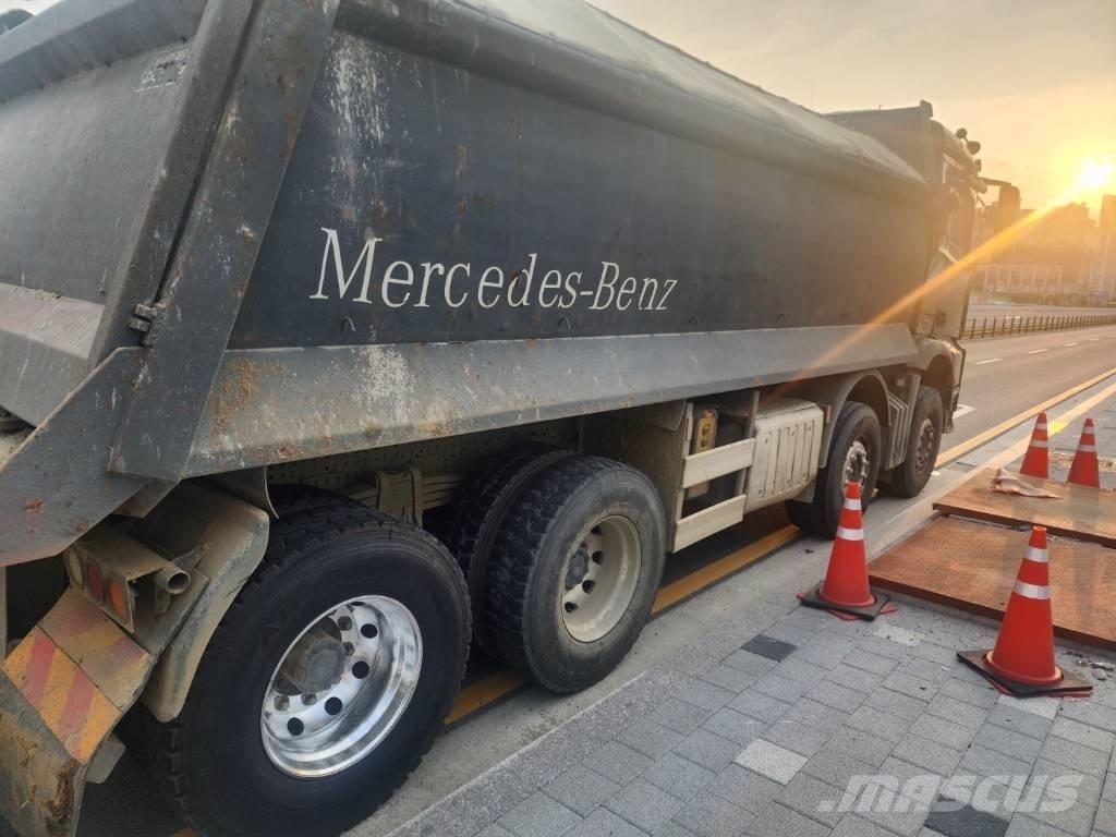 Mercedes-Benz 3951K Mini dumper