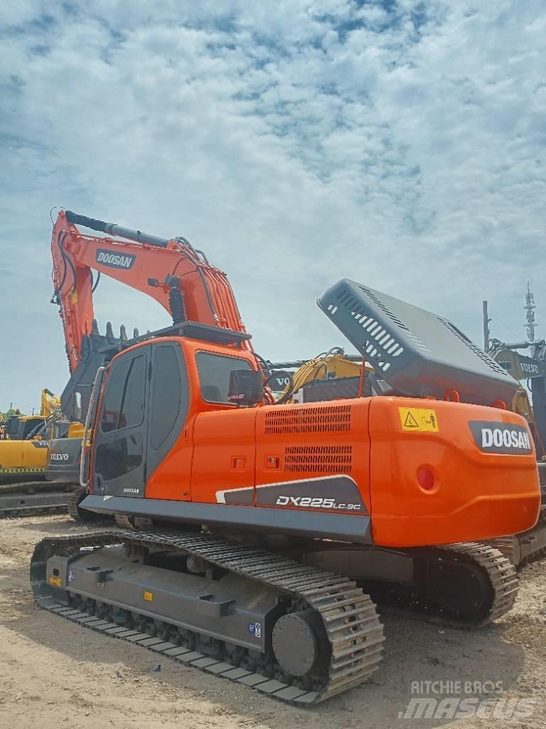Doosan DX 225LC-9C Escavatori cingolati