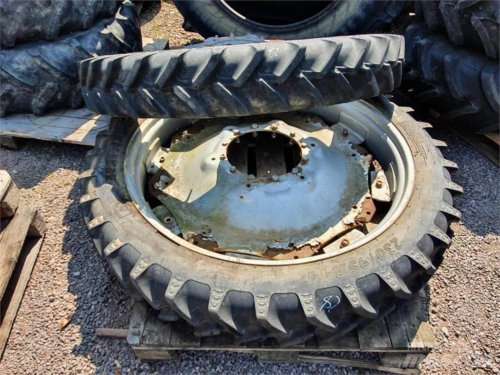 BKT 230/95R44 x2 Pneumatici, ruote e cerchioni