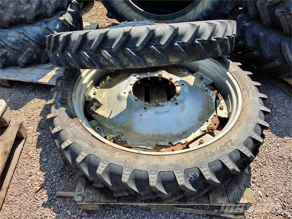 BKT 230/95R44 x2 Pneumatici, ruote e cerchioni