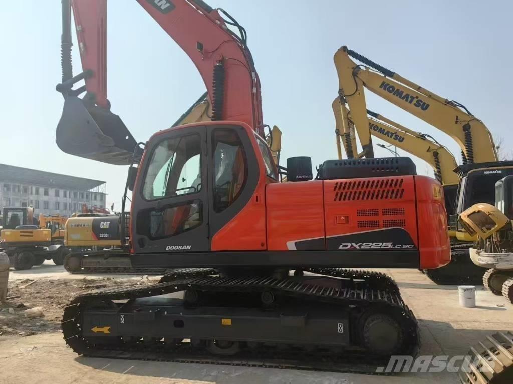 Doosan DX 225 LC Escavatori cingolati