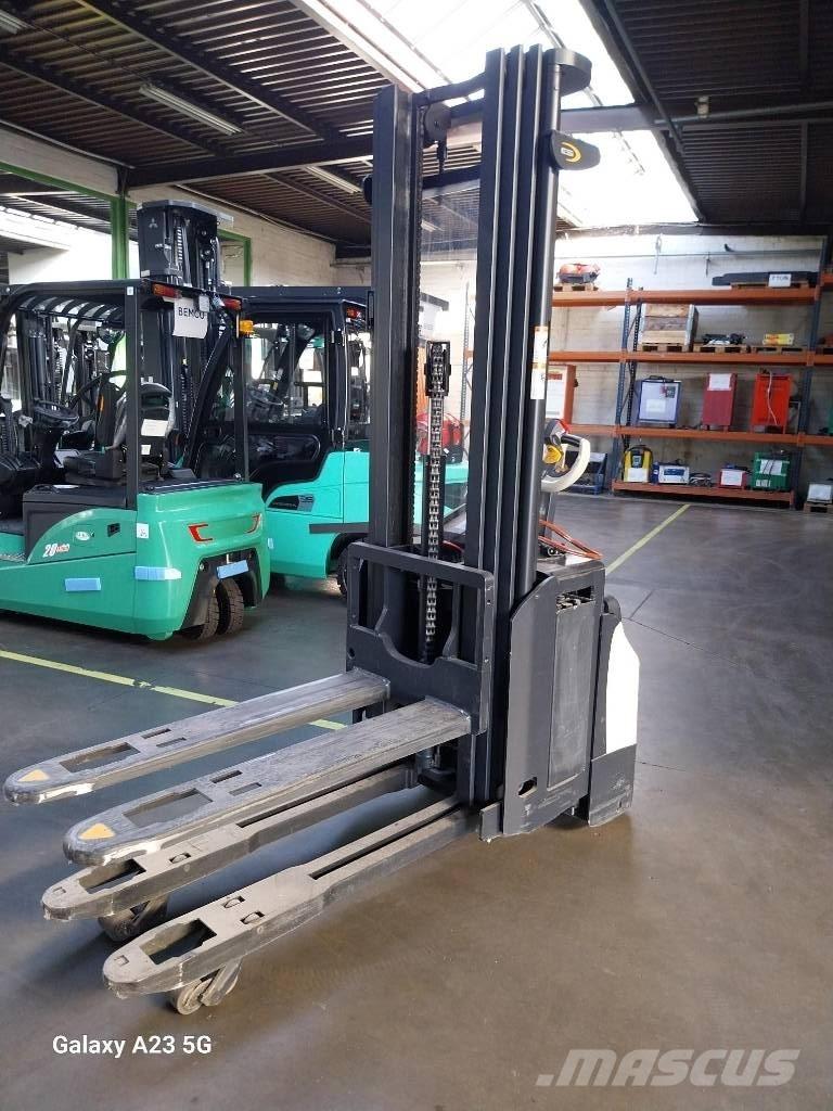 Crown ESi40001.6TT Transpallet uomo a terra