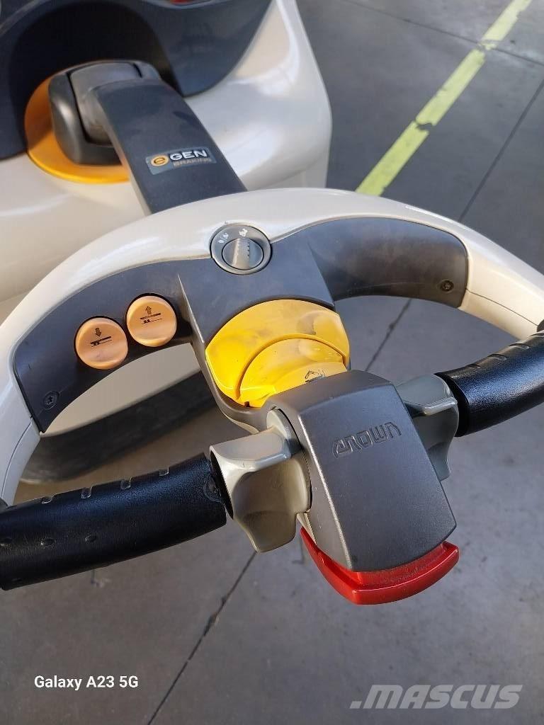 Crown ESi40001.6TT Transpallet uomo a terra
