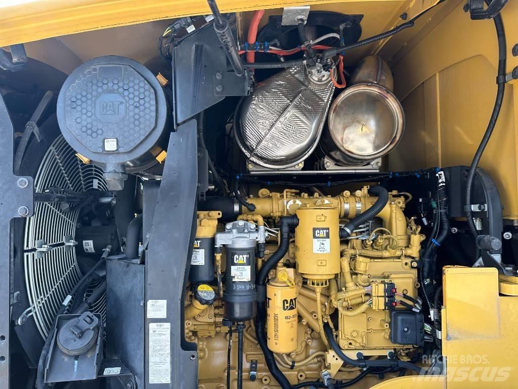 CAT 938M Pale gommate