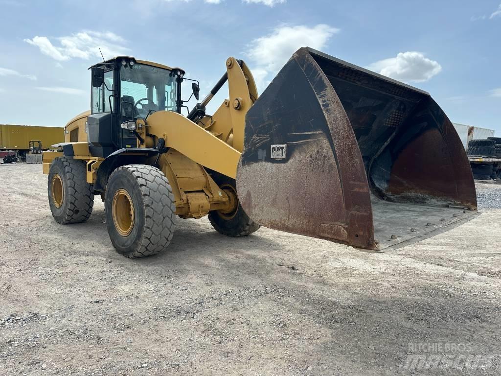 CAT 938M Pale gommate