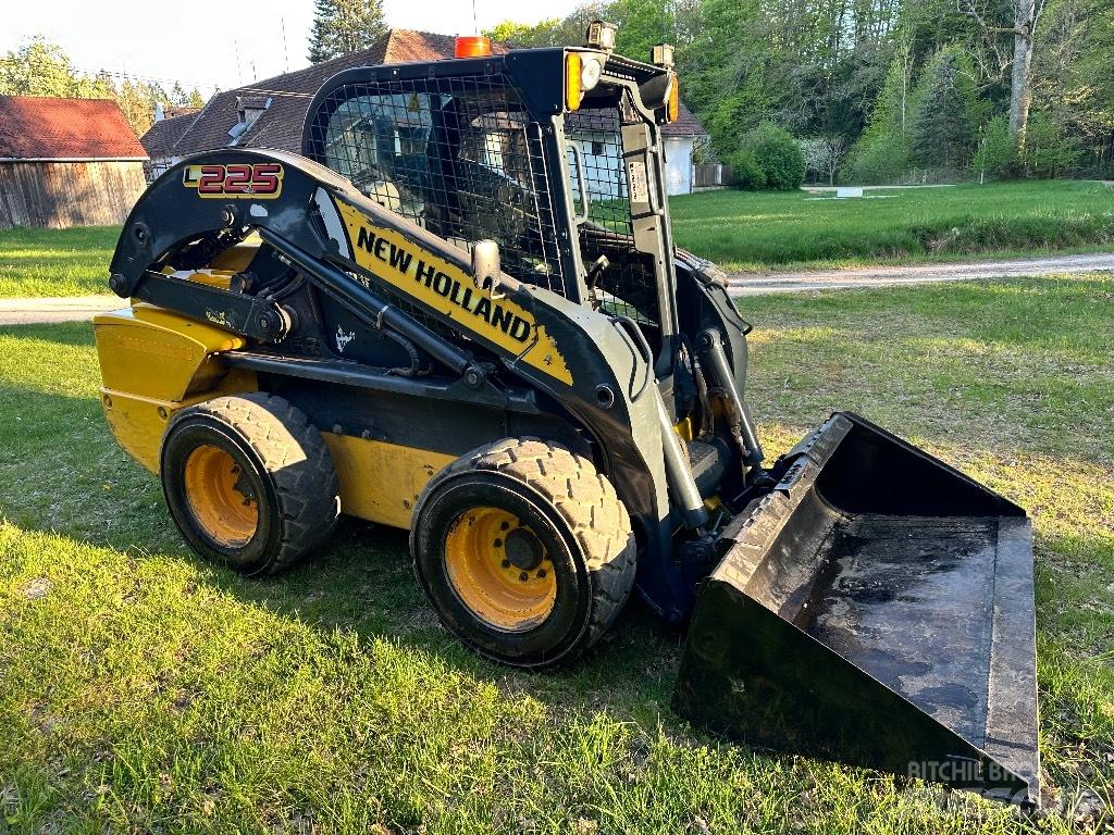 New Holland L 225 Mini Pale Gommate