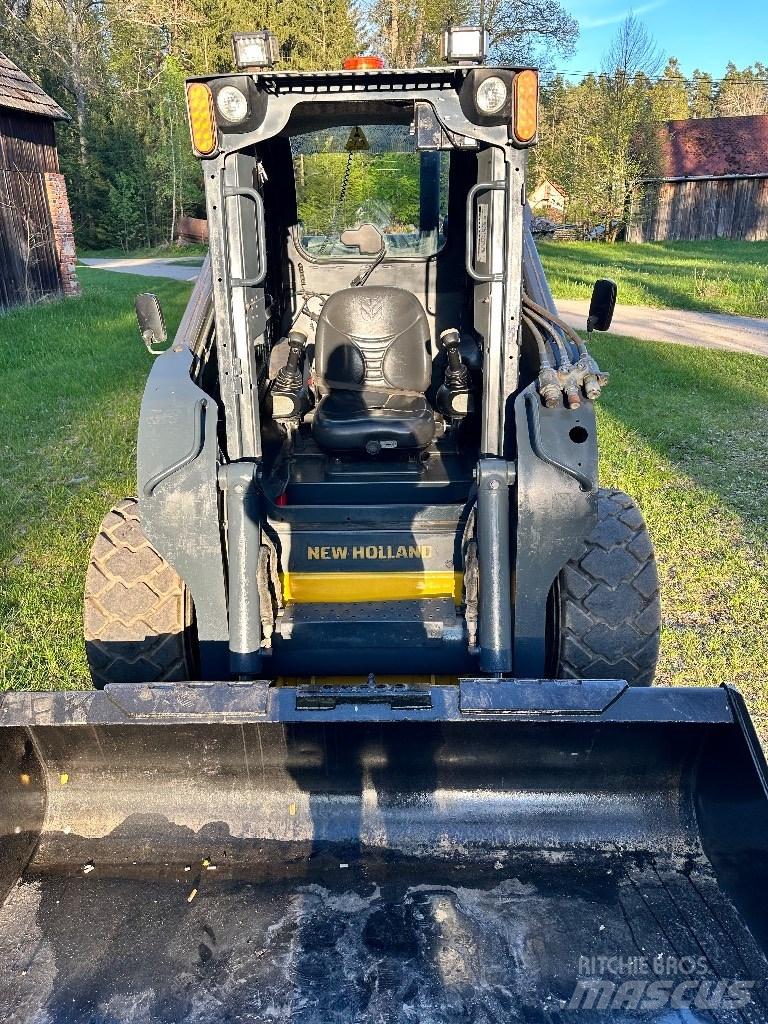New Holland L 225 Mini Pale Gommate