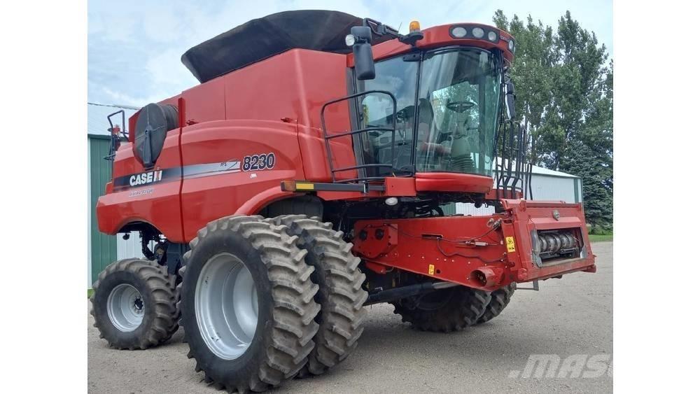 Case IH 8230 Mietitrebbiatrici