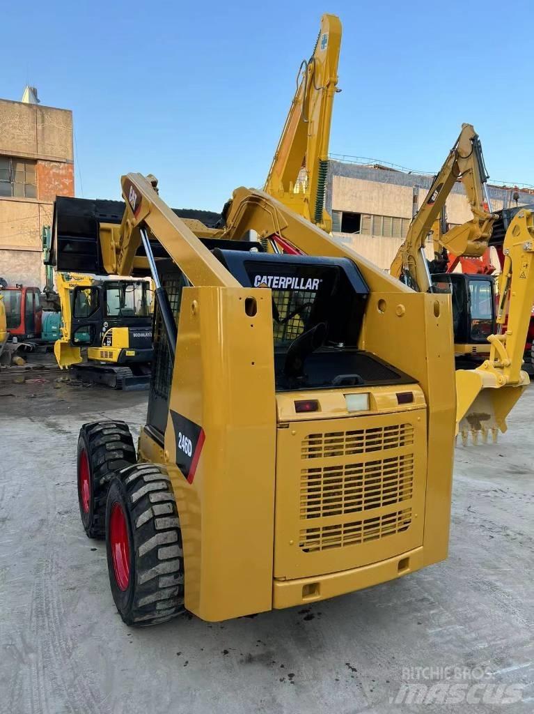 CAT 246D Mini Pale Gommate