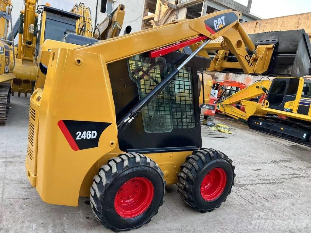 CAT 246D Mini Pale Gommate