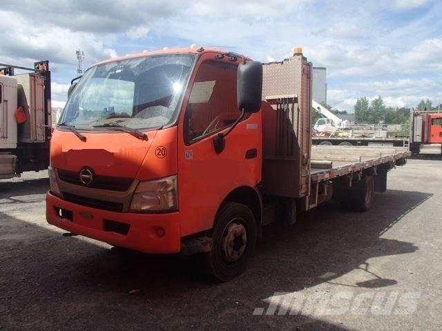 Hino 195 Camion con sponde ribaltabili