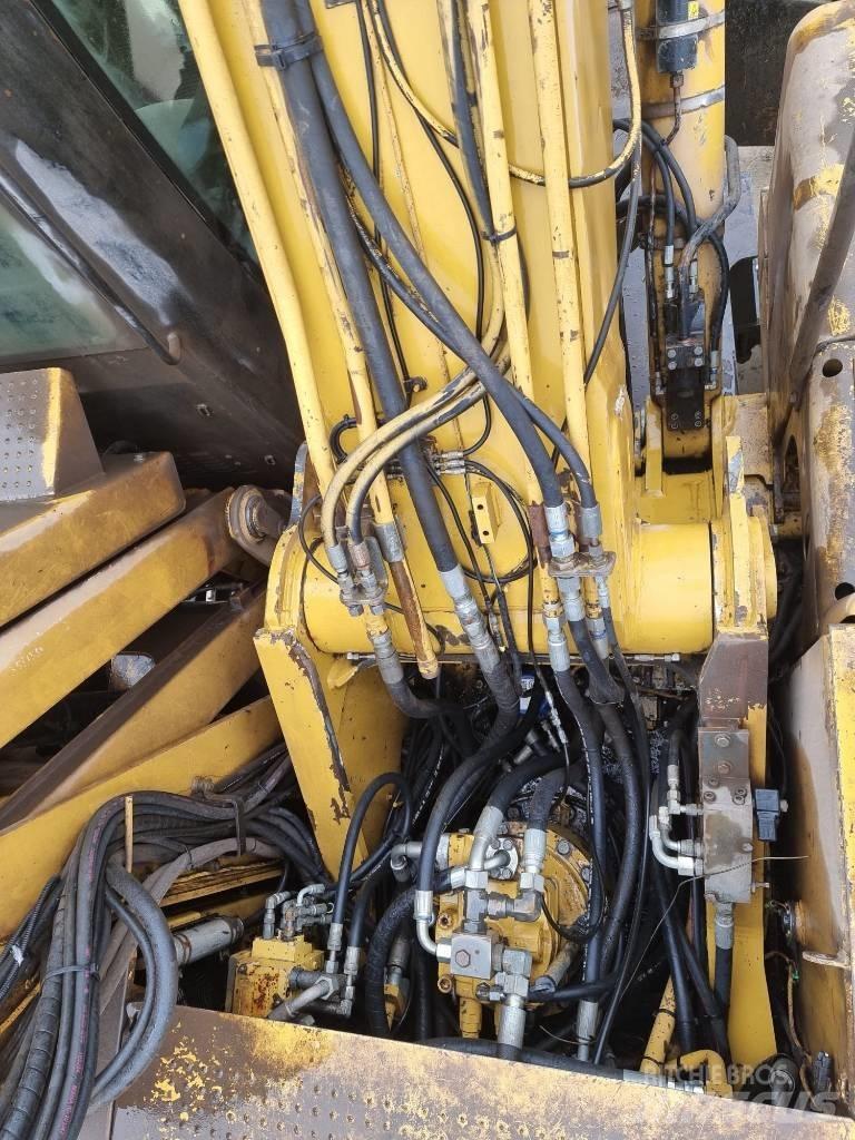 CAT M 325 D L MH Movimentazione rifiuti