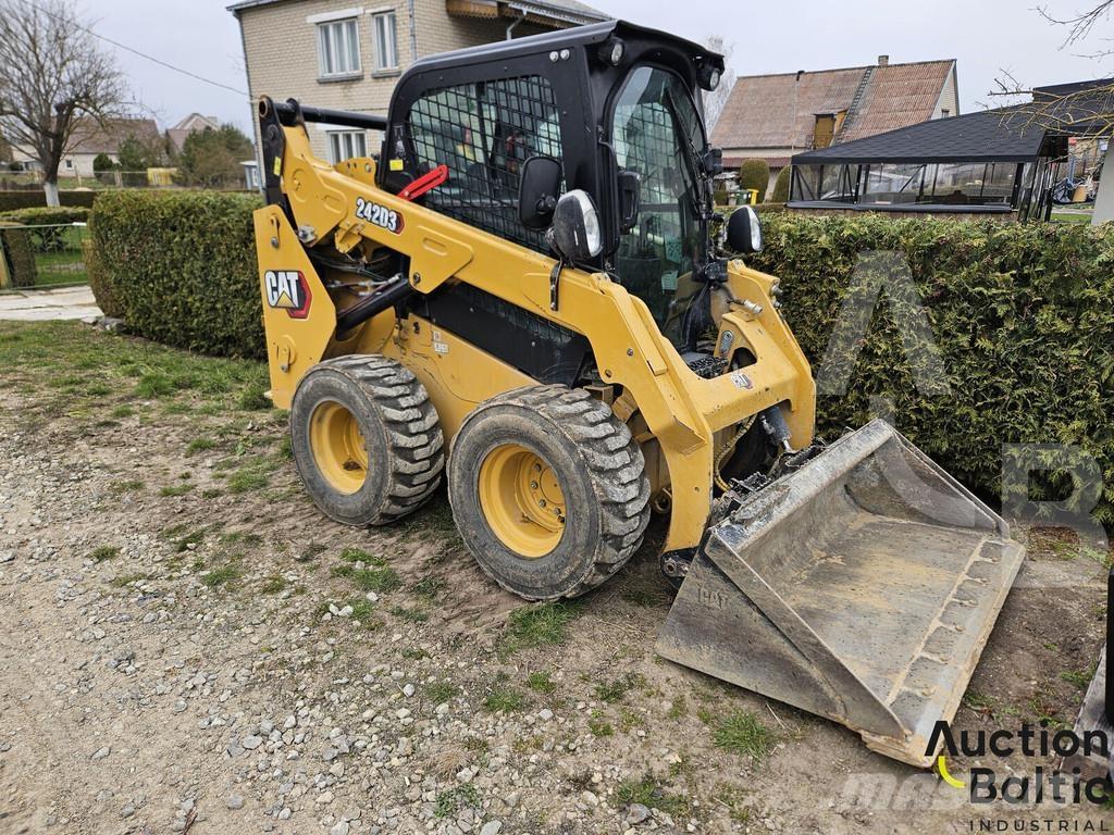 CAT 242 D 3 Mini Pale Gommate