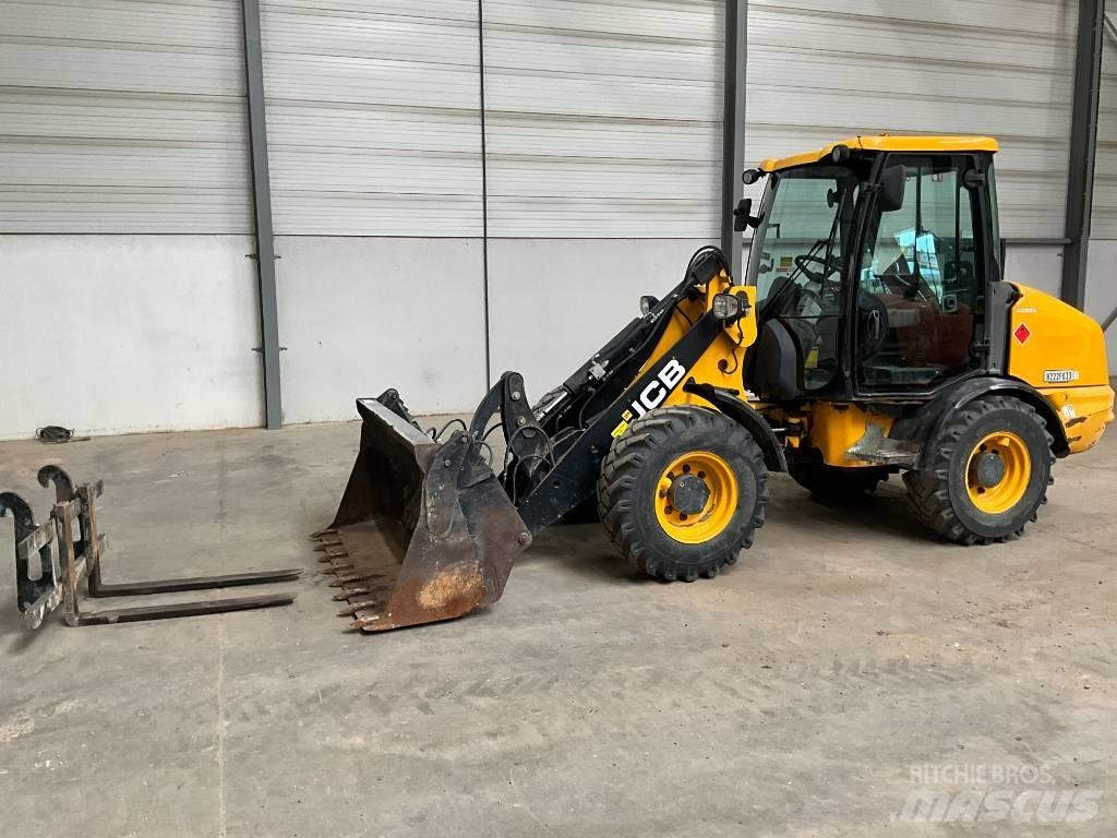 JCB 406 B Pale gommate