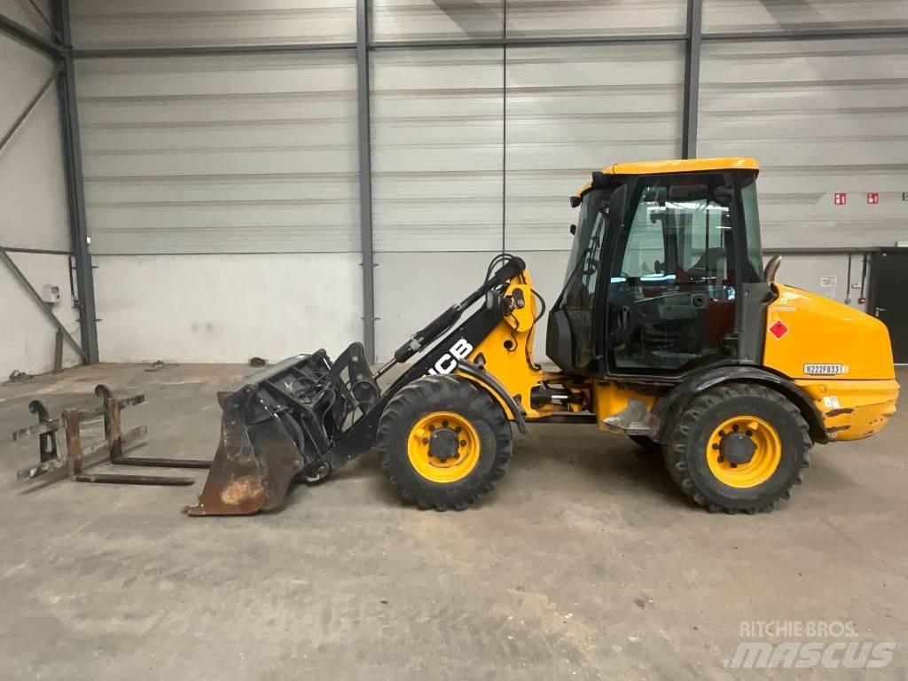 JCB 406 B Pale gommate