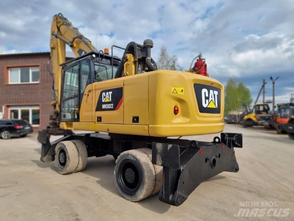 CAT MH 3022 Movimentazione rifiuti