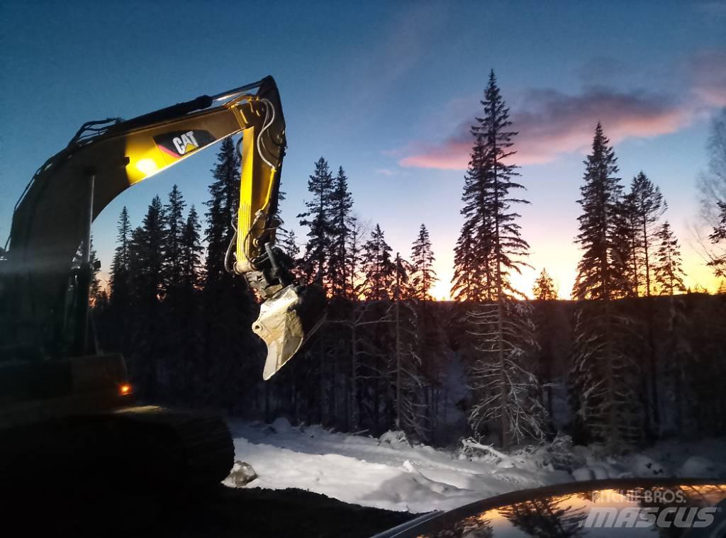 CAT 320 Escavatori cingolati