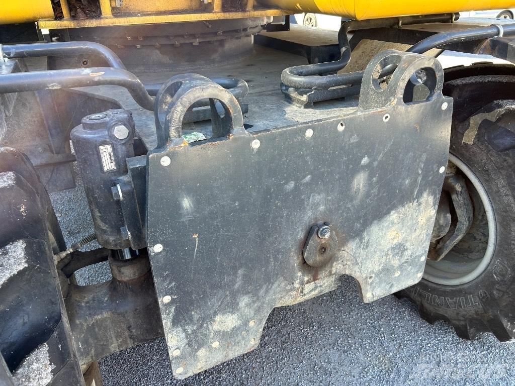 Komatsu PW148 -10 Escavatori gommati