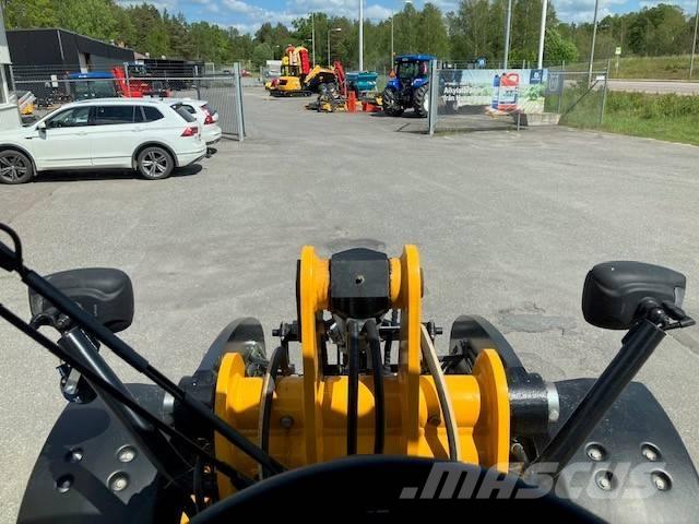 JCB 409 Pale gommate