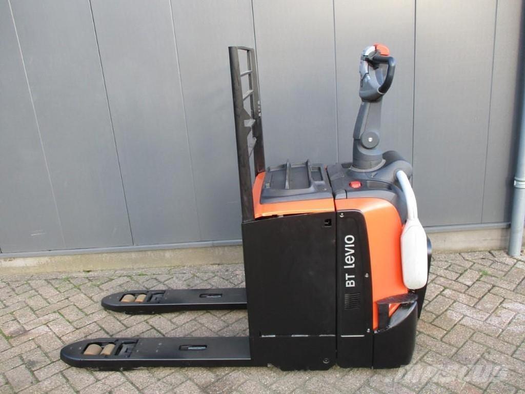 Toyota LPE250 Carrelli elevatori bassi a piattaforma