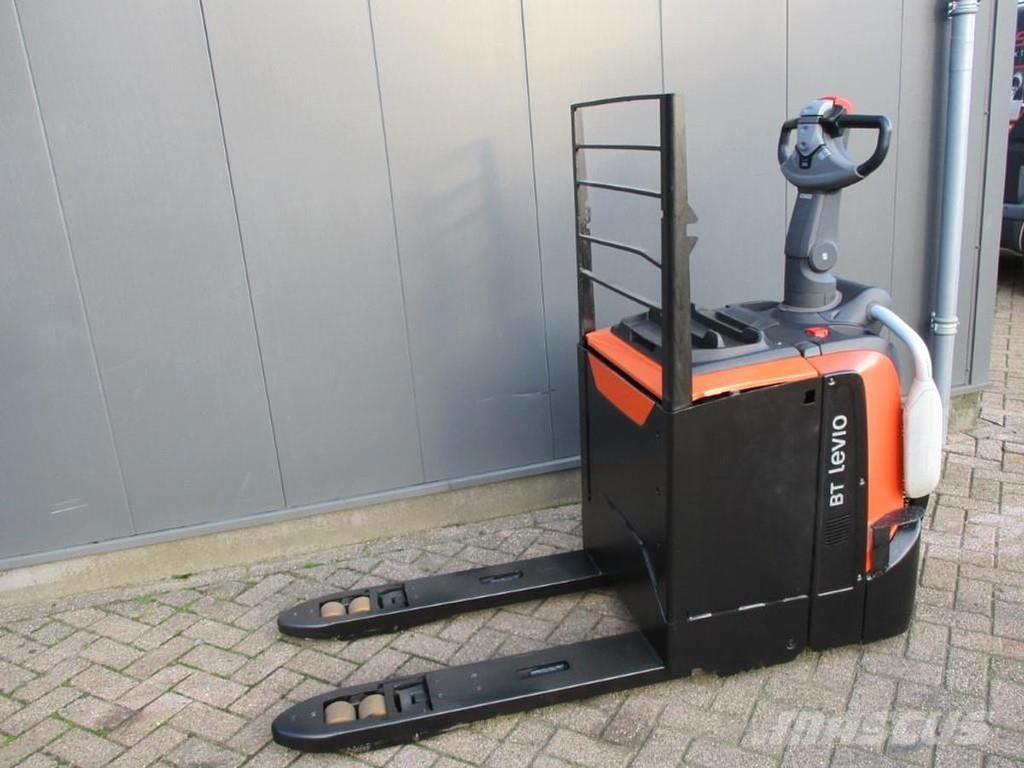 Toyota LPE250 Carrelli elevatori bassi a piattaforma