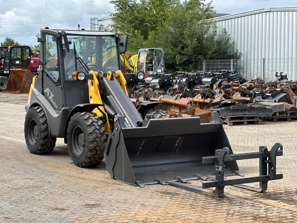 Mecalac AX 850 Pale gommate