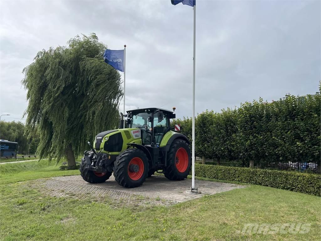 CLAAS Axion 830 Trattori