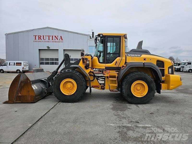 Volvo L 120 H Pale gommate