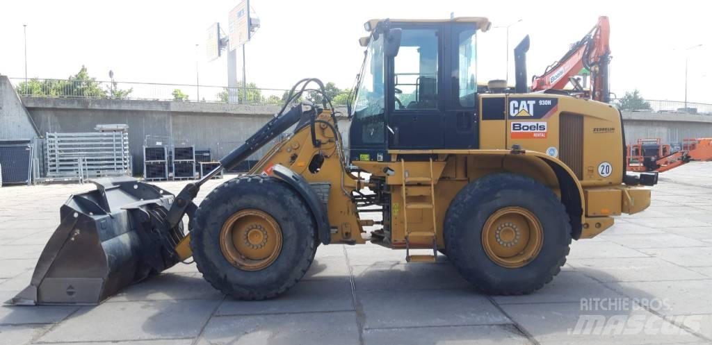 CAT 930 H Pale gommate