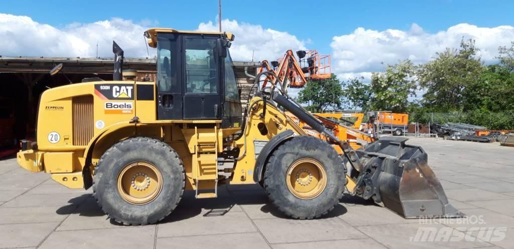 CAT 930 H Pale gommate