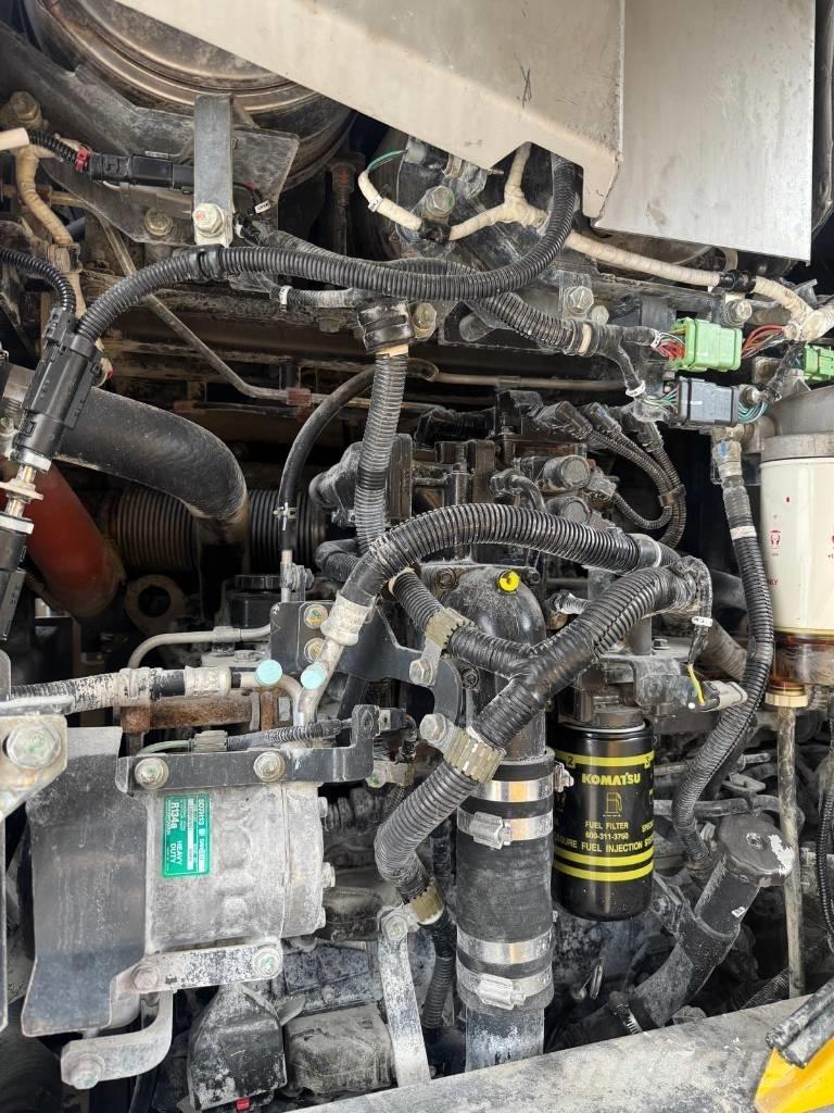 Komatsu WA 320-8 Pale gommate