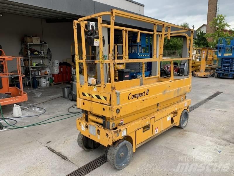 Haulotte Compact 8 Piattaforme a pantografo
