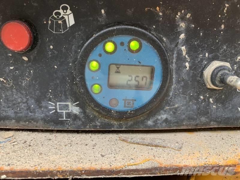 Haulotte Compact 8 Piattaforme a pantografo