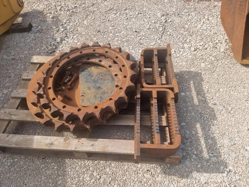 CAT 320 D FOR PARTS Escavatori cingolati