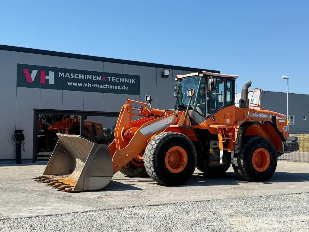 Doosan DL 300-3 Pale gommate