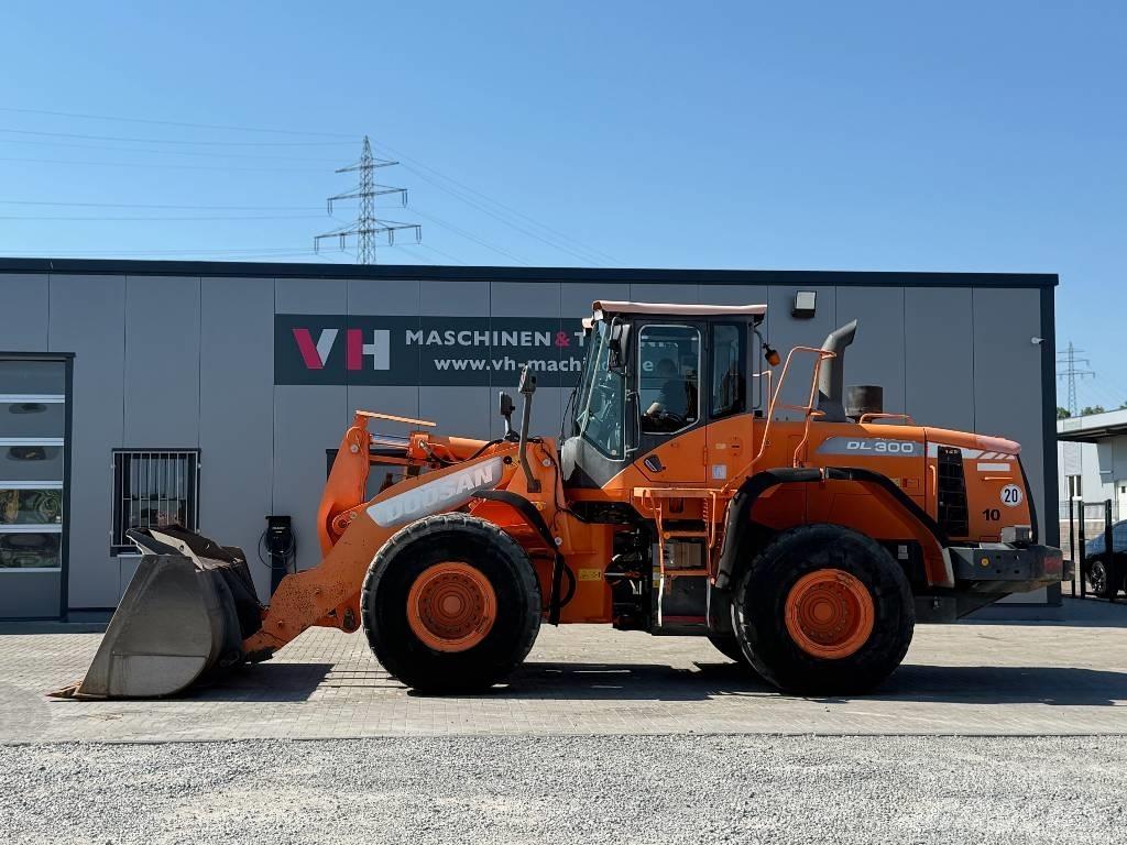 Doosan DL 300-3 Pale gommate