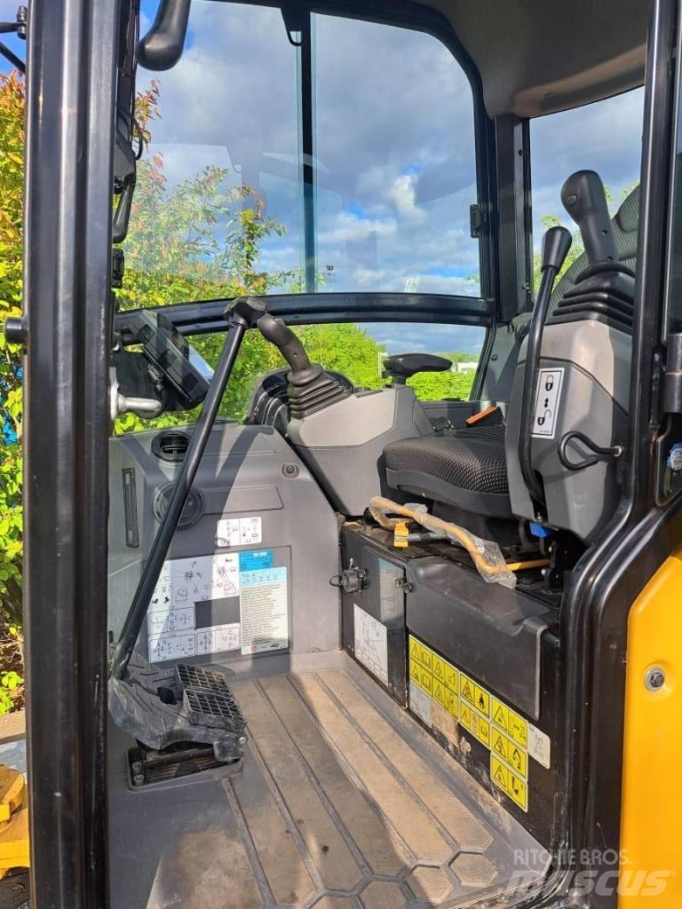 CAT 302cr Miniescavatori