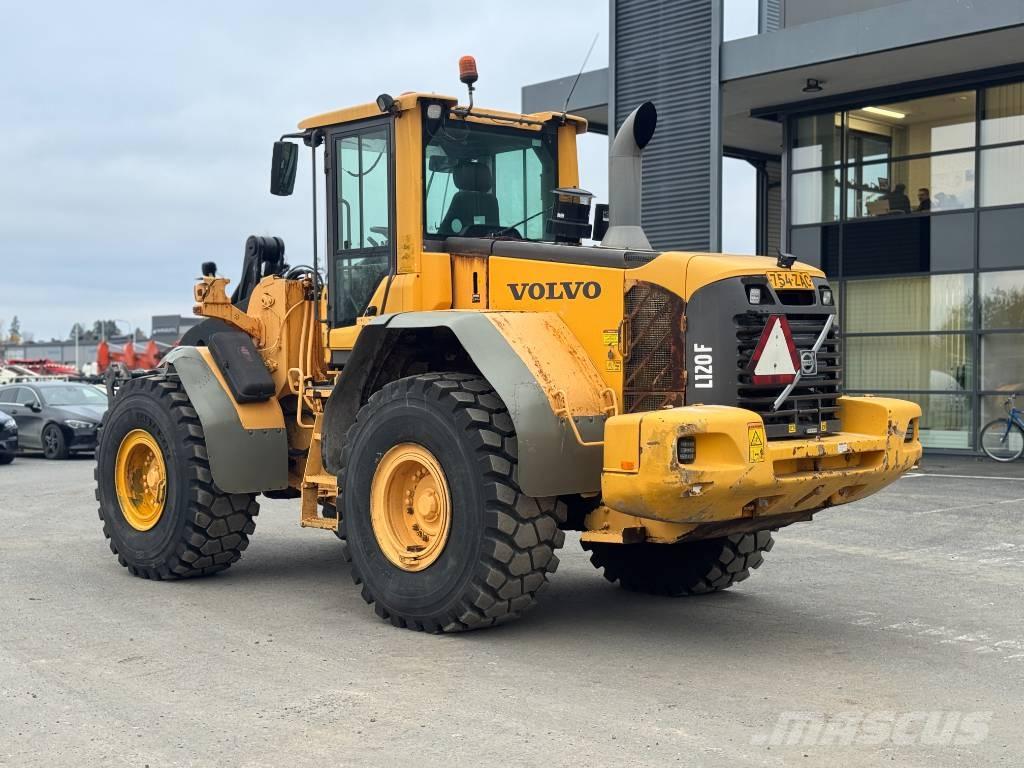 Volvo L 120 F Pale gommate
