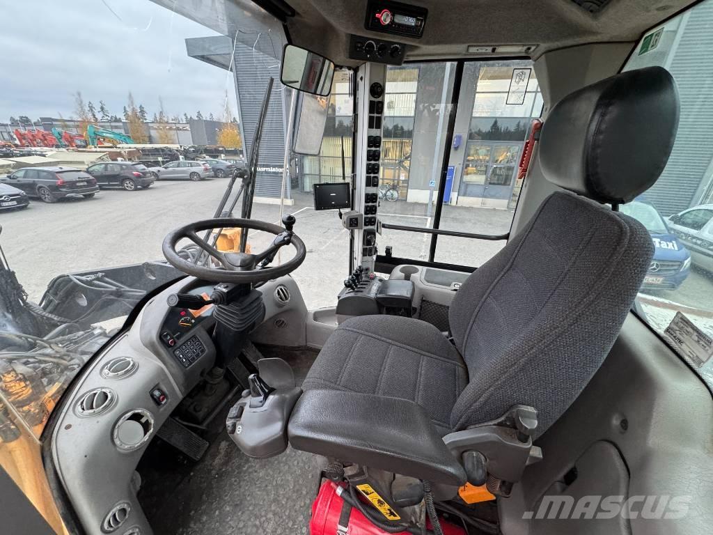 Volvo L 120 F Pale gommate